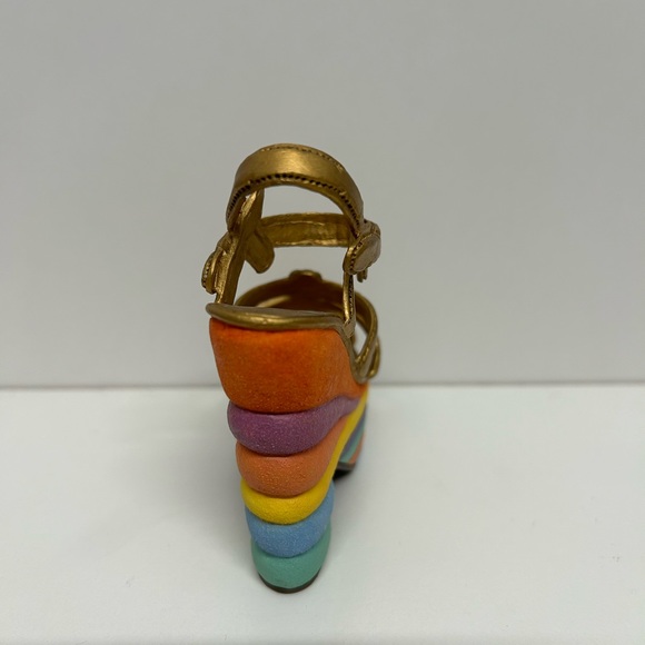 SWEET SURPRISE - JUST THE RIGHT SHOE - by Raine - 4” miniature - Picture 5 of 10